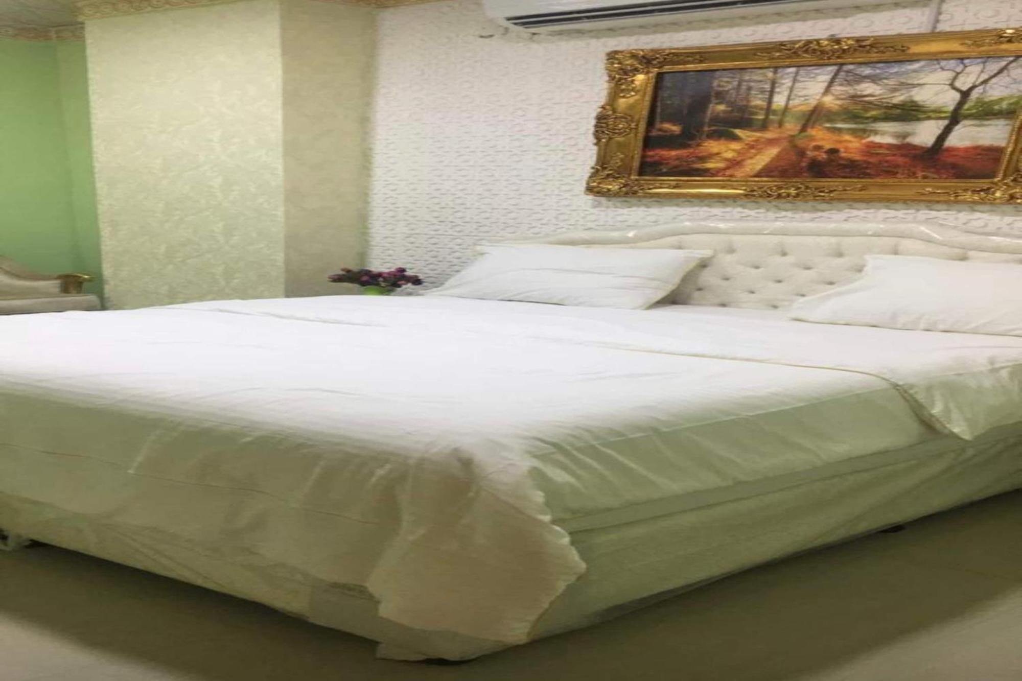 Capital O 141 Golden Rays Hotel Ibra Екстер'єр фото